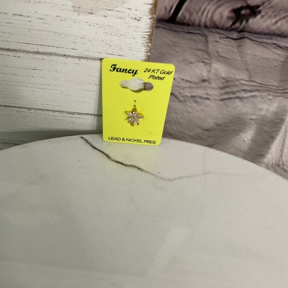 24k No Piercings Diamond Nose Ring - Picture 5 of 5